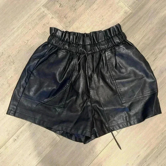 High Waisted Wide Leg Faux Leather Womens Short - Picture 3 of 6
